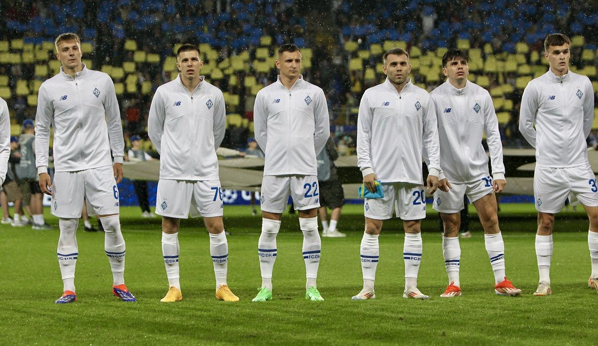 Динамо слухає гімн ЛЧ / Сайт клубу