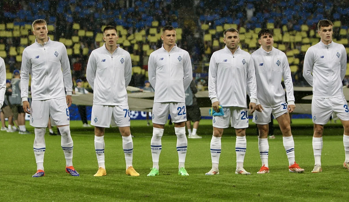 Динамо слухає гімн ЛЧ / Сайт клубу