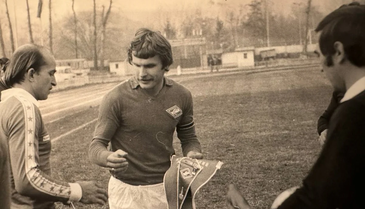 Володимир Шишков із вимпелом / Фото з архіву героя інтерв'ю