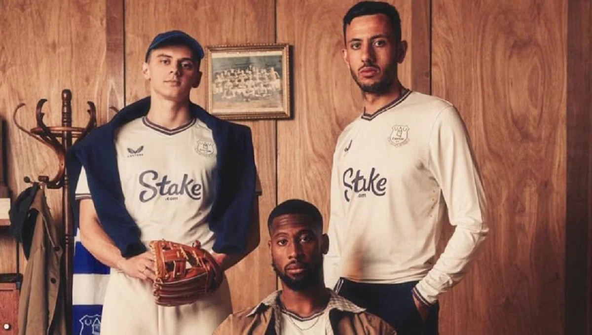 Виталий Миколенко (слева) / ФК Эвертон