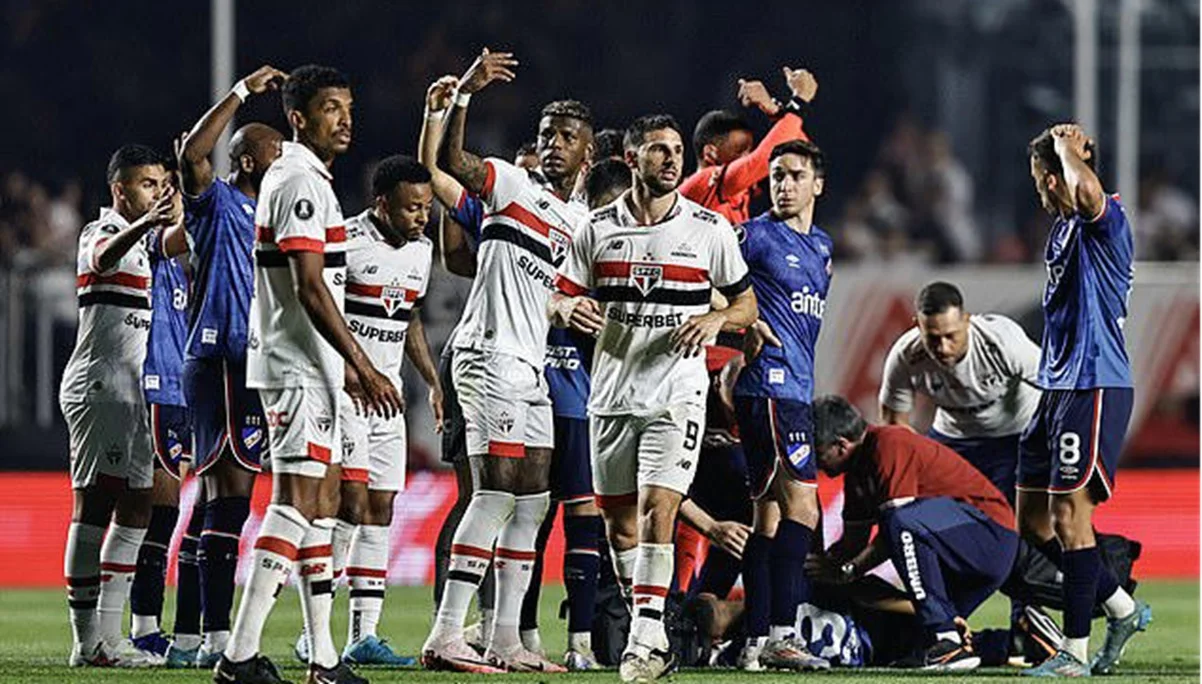 Падение Искьердо / фото: EPA