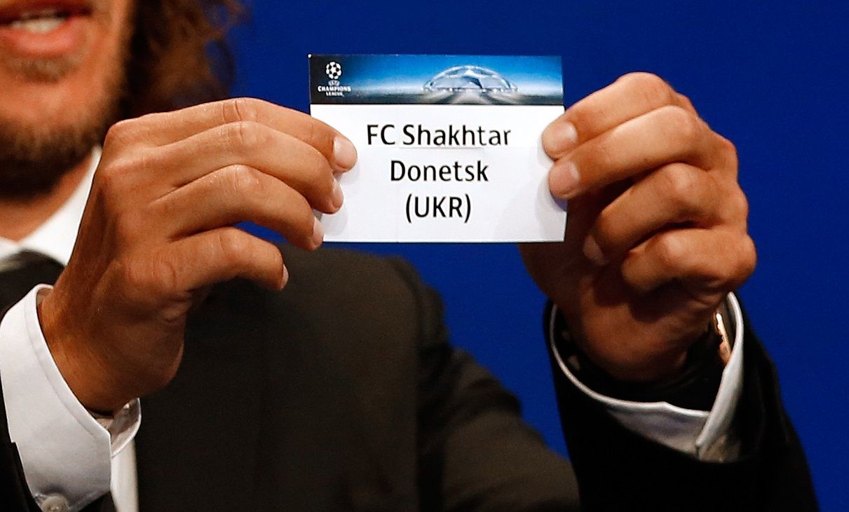 Шахтер ждет жеребьевку / Photo credit should read VALERY HACHE/AFP via Getty Images