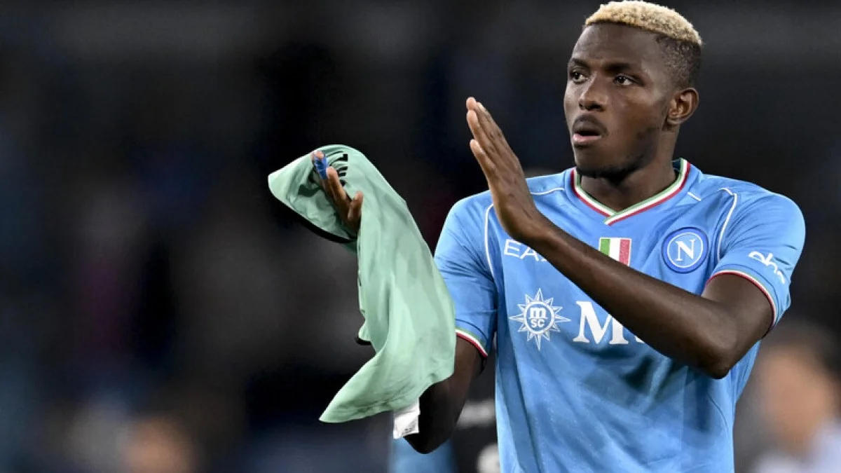 Фото к новости: Наполи официально исключил Осимхена и еще одного игрока из заявки – Лукаку уже забрал номер нигерийца