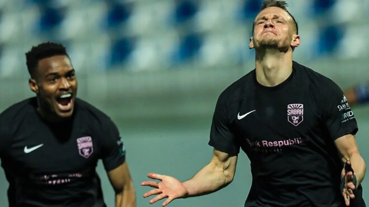 Алексей Кащук (справа) / фото: ФК Сабах