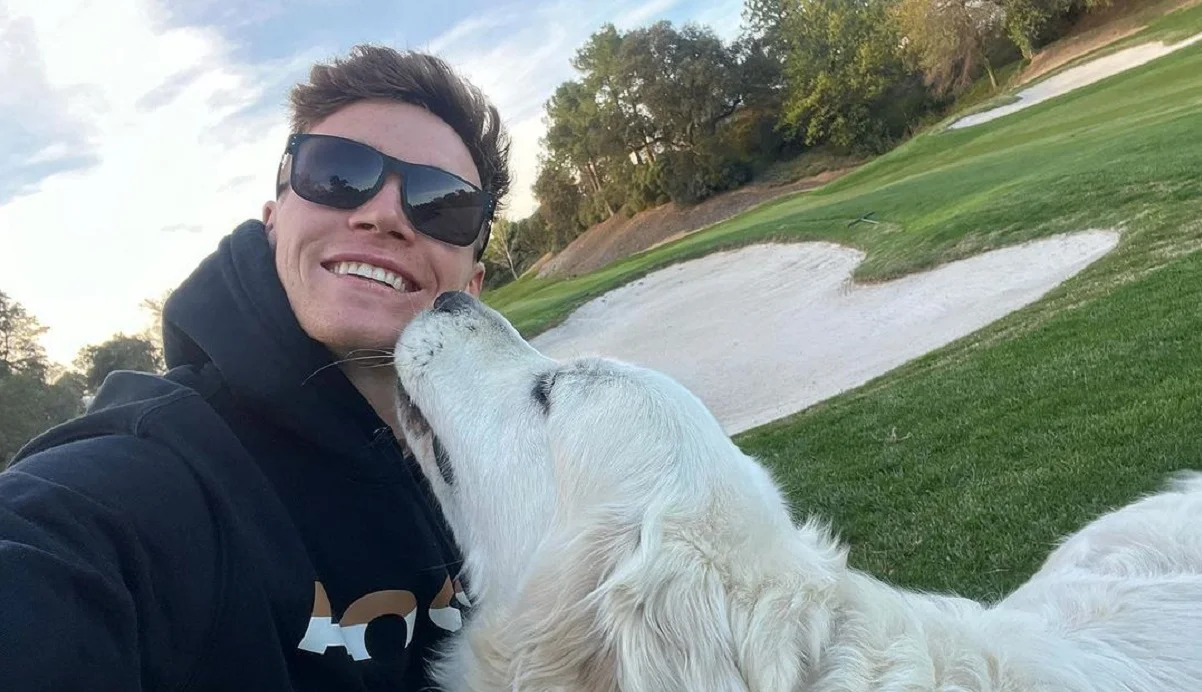 Віктор Циганков і його найвірніший фанат / Instagram