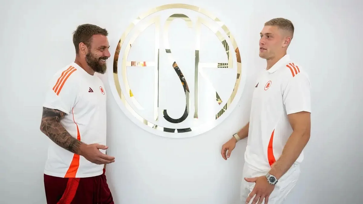 Даніеле Де Россі і Артем Довбик / Стоп-кадр з відео