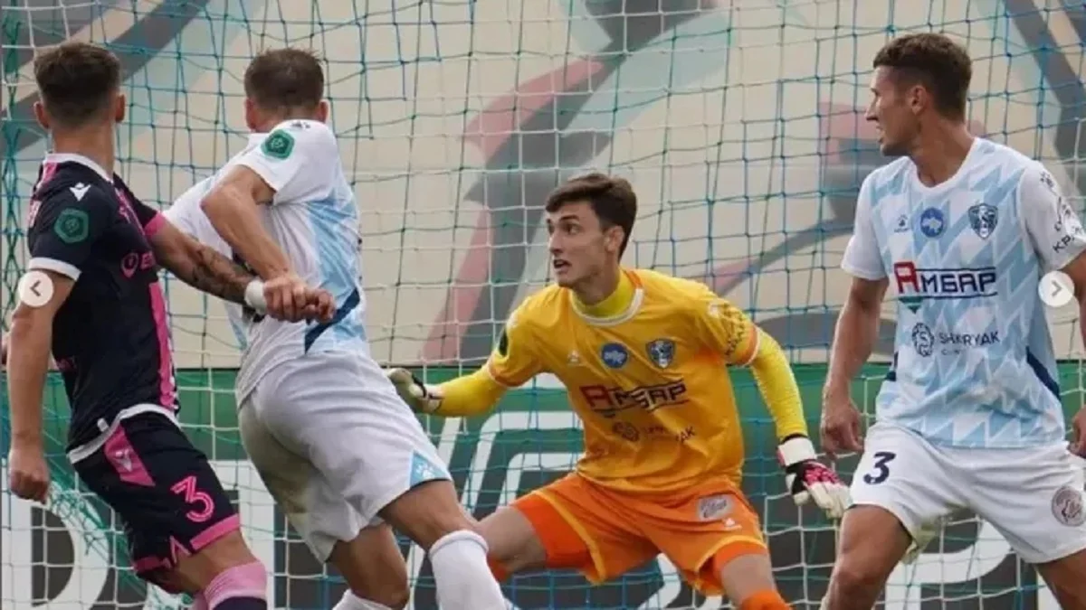 Максим Росул (в центрі) / ФК Минай