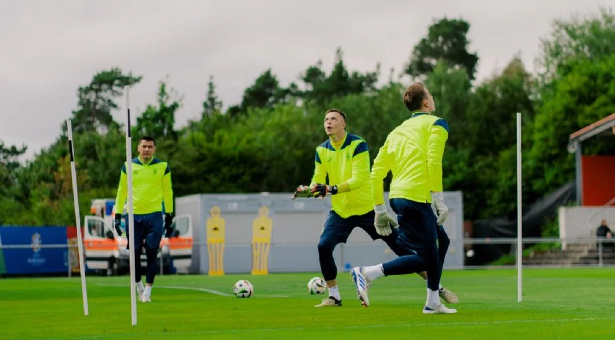 Лунін тренується під наглядом Худжамова / Фото Андрія Ющака