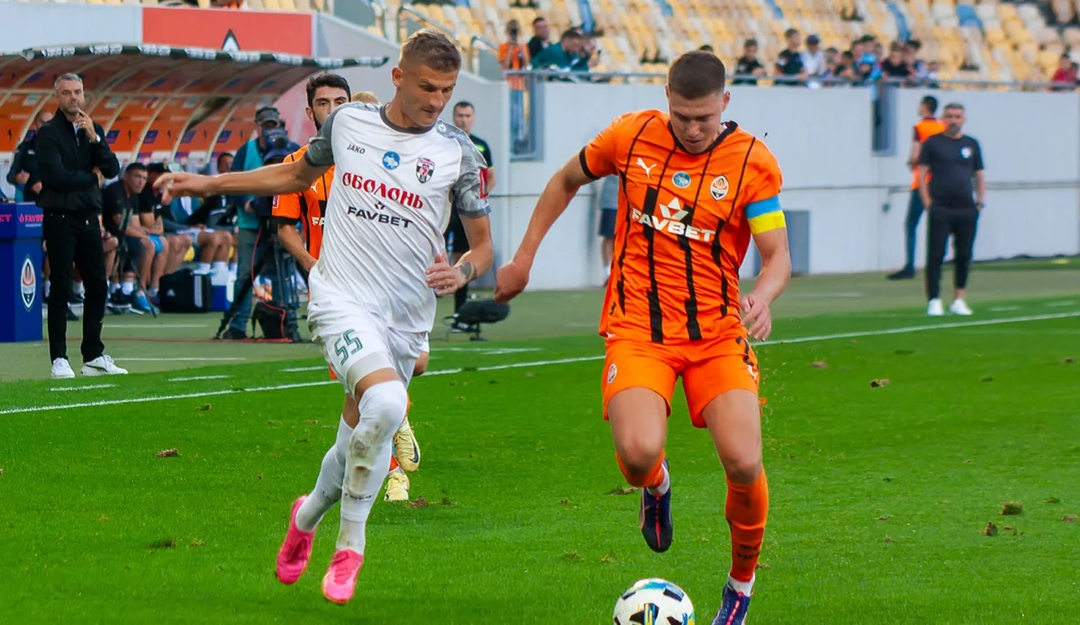 Сергій Суханов проти Матвієнка / Фото ФК Оболонь