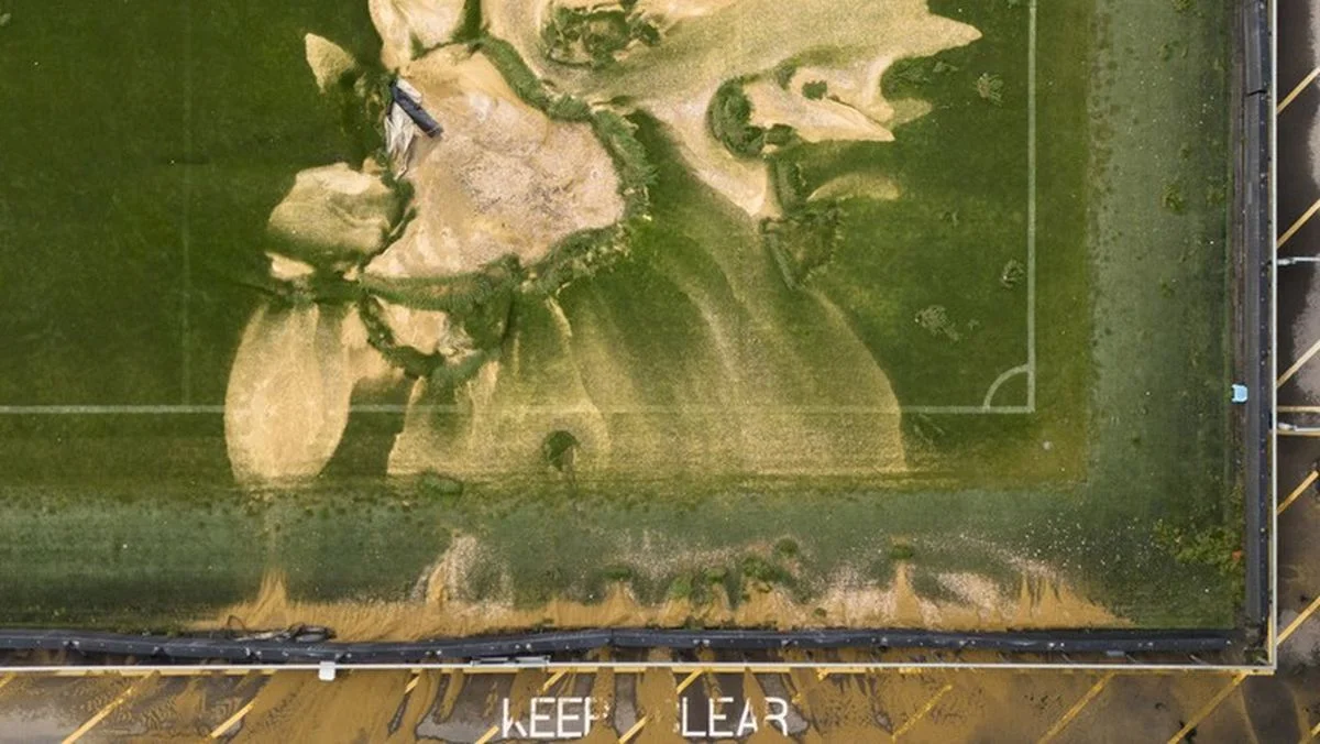 Газон Черри Ред Рекордс / BBC