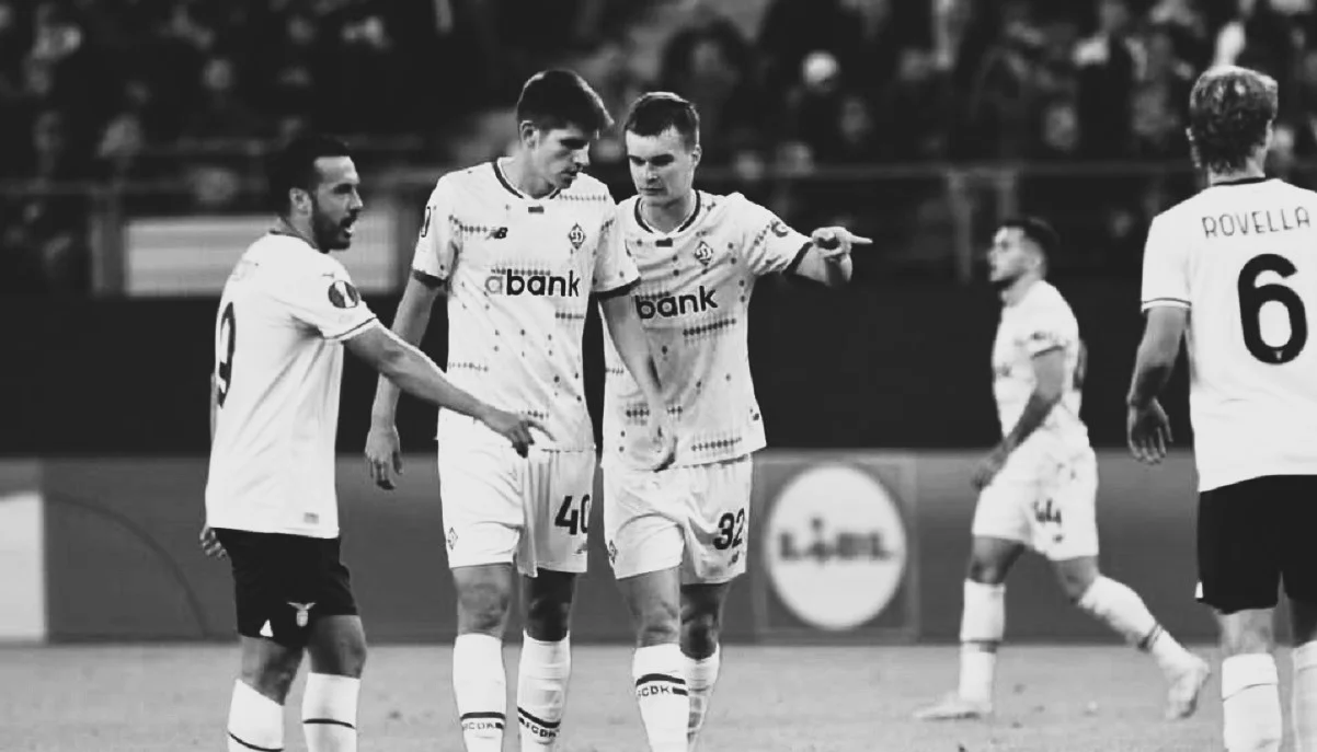 Михавко щось розповідає Біловару / Фото ФК Динамо