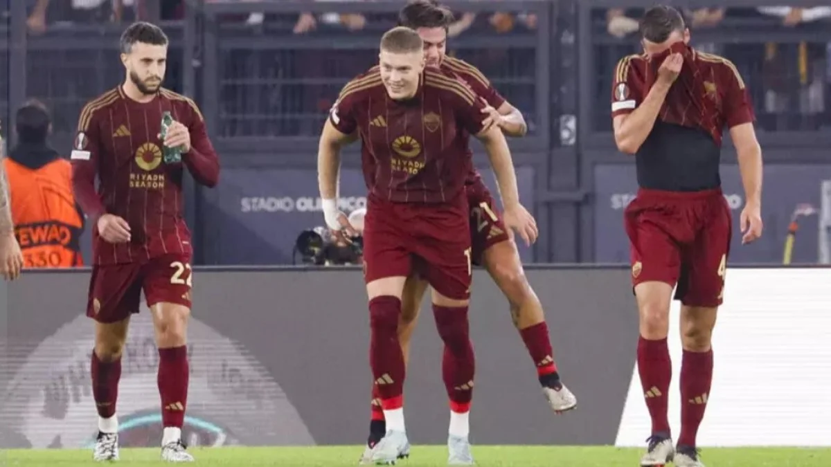 Артем Довбик в объятиях партнеров / ANSA