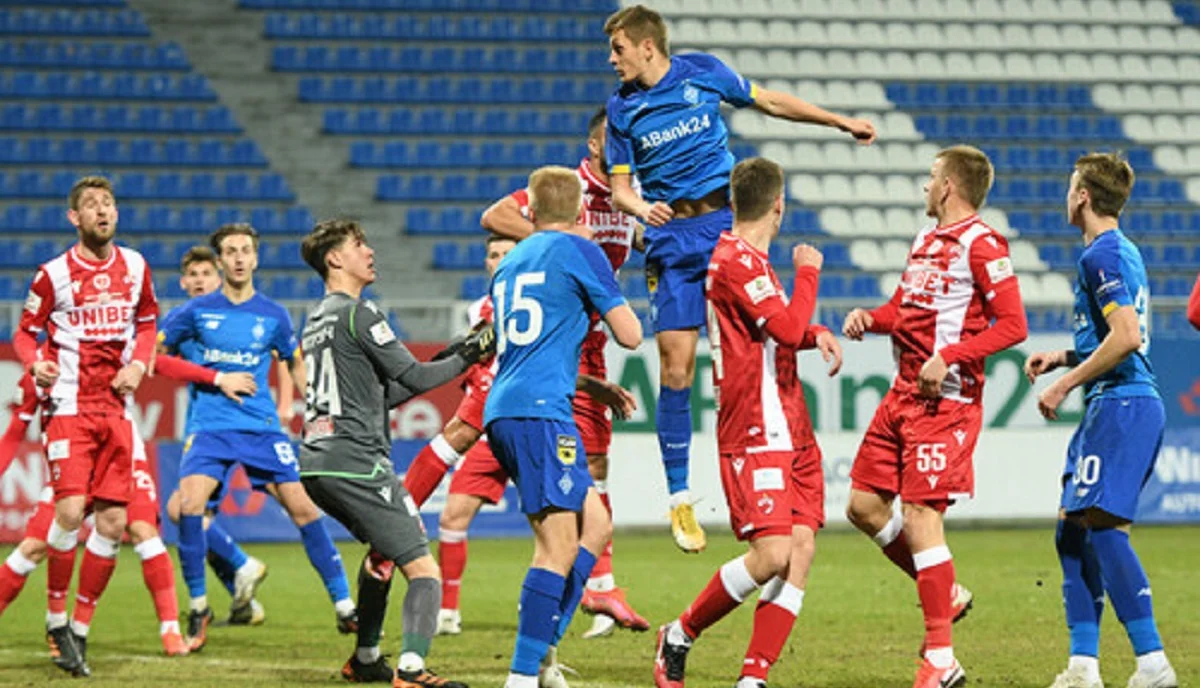 Даниил Хондак (в центре) / ФК Динамо