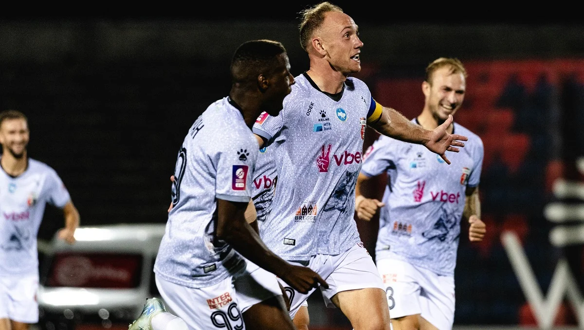 Дмитро Кльоц (в центрі) / ФК Верес