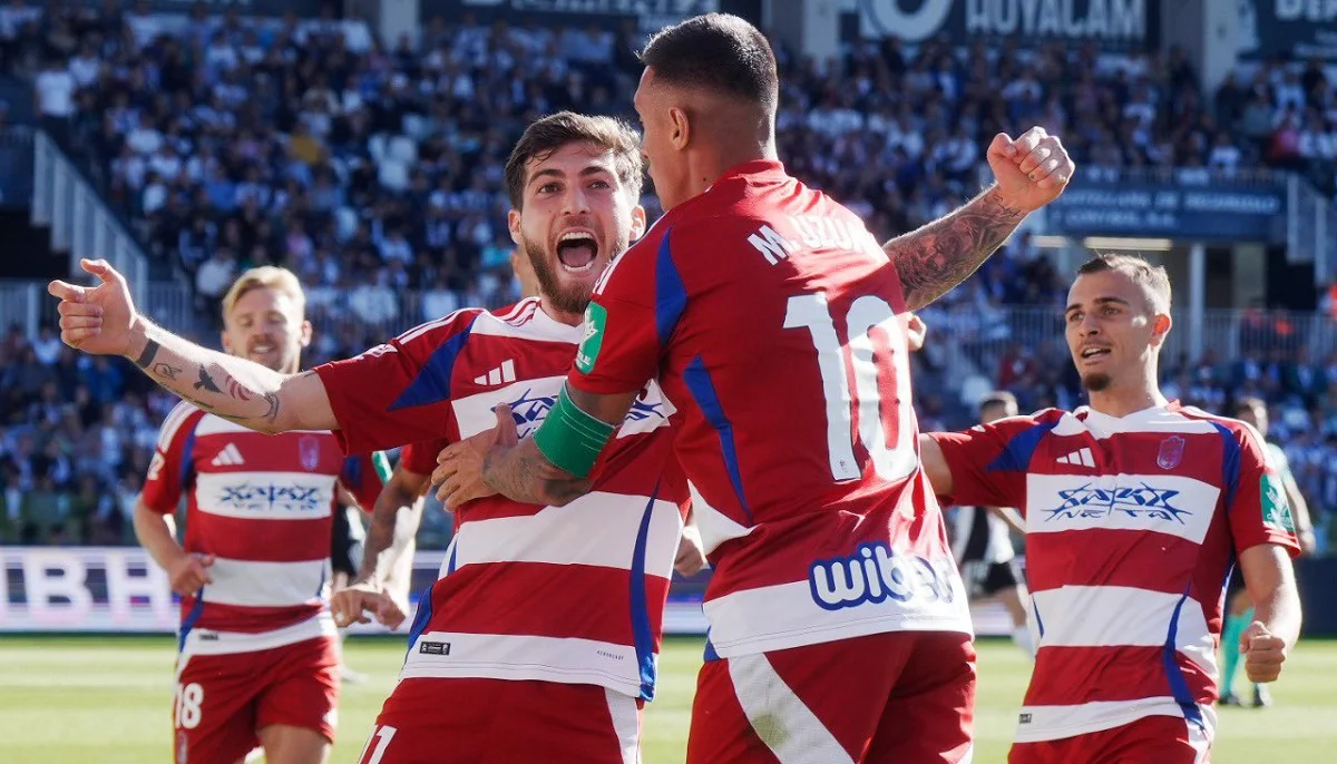 Георгий Цитаишвили (в центры) / ФК Гранада