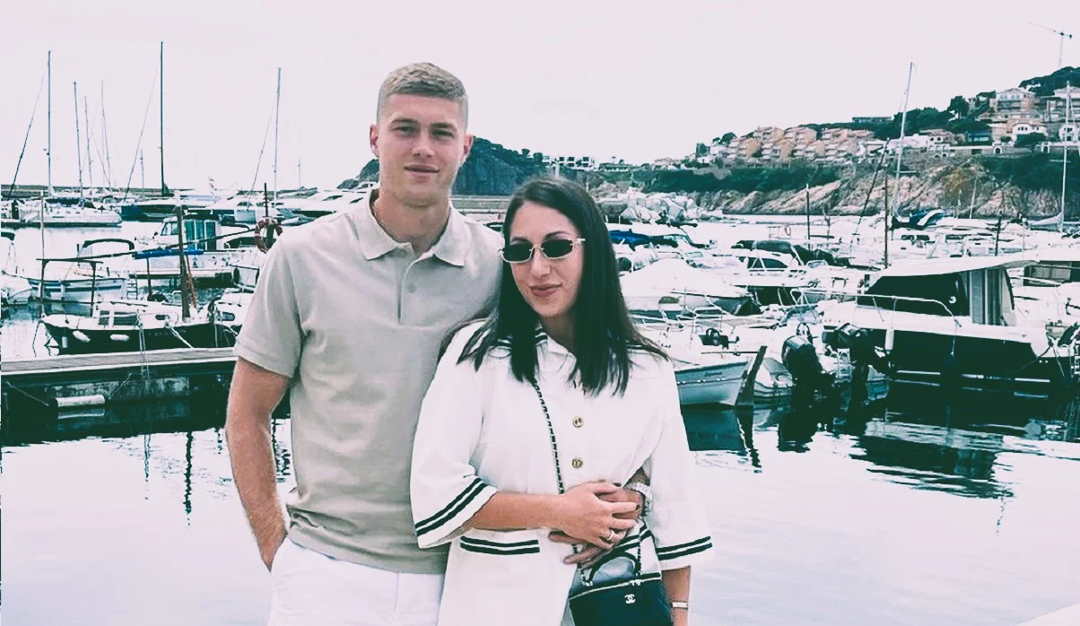 Артем Довбик із коханою / Instagram