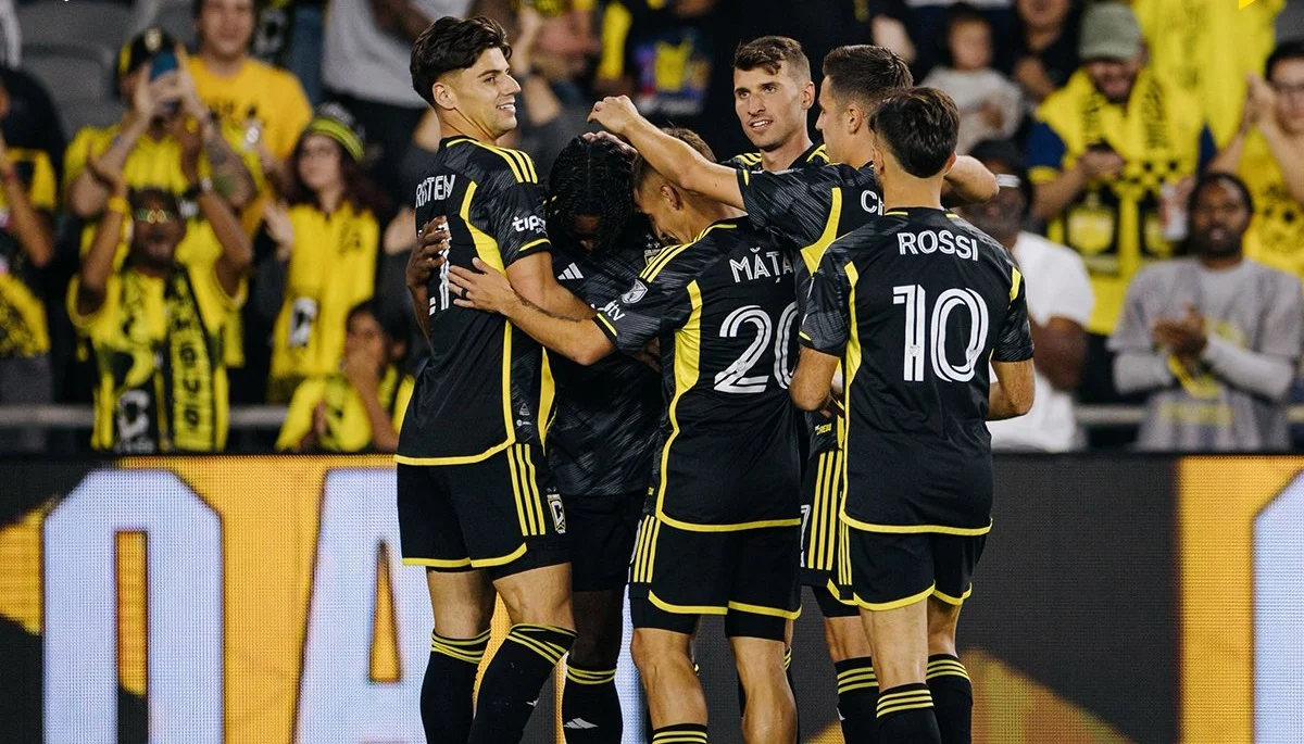 Фото к новости: Украинский легионер помог действующему чемпиону разбить аутсайдера МЛС – визит к Байдену вдохновил на разгром