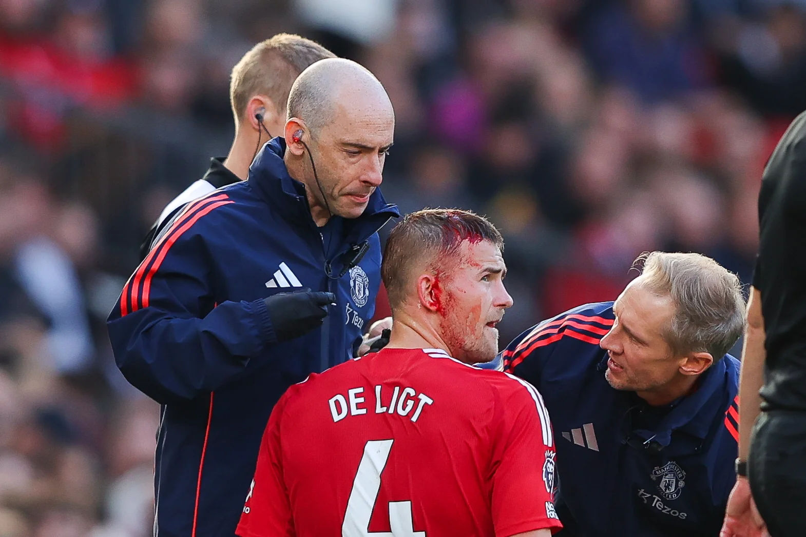 Маттейс Де Лигт в матче против Брентфорда / James Gill - Danehouse/Getty Images