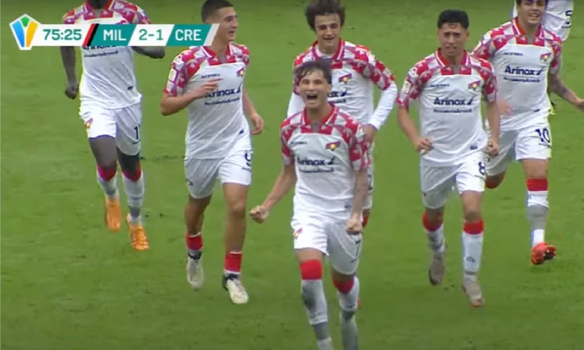 Владислав Нагрудный (по центру) / Скрин