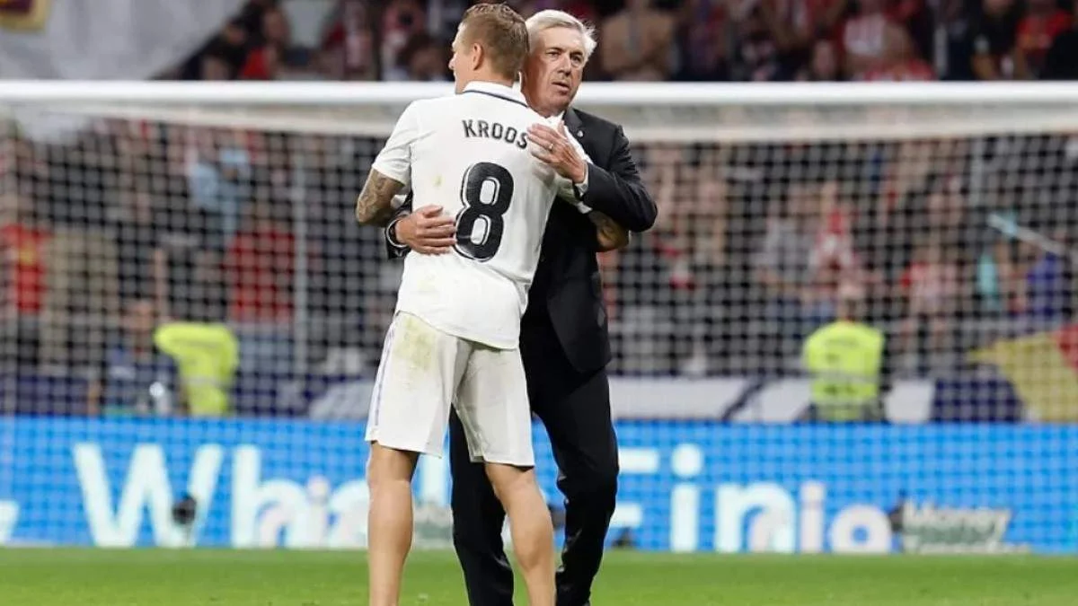 Тони Кроос и Карло Анчелотти / EFE