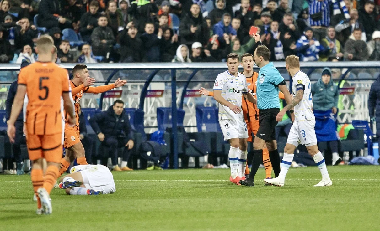 Балакін вилучає Криськіва / Прес-служба Динамо