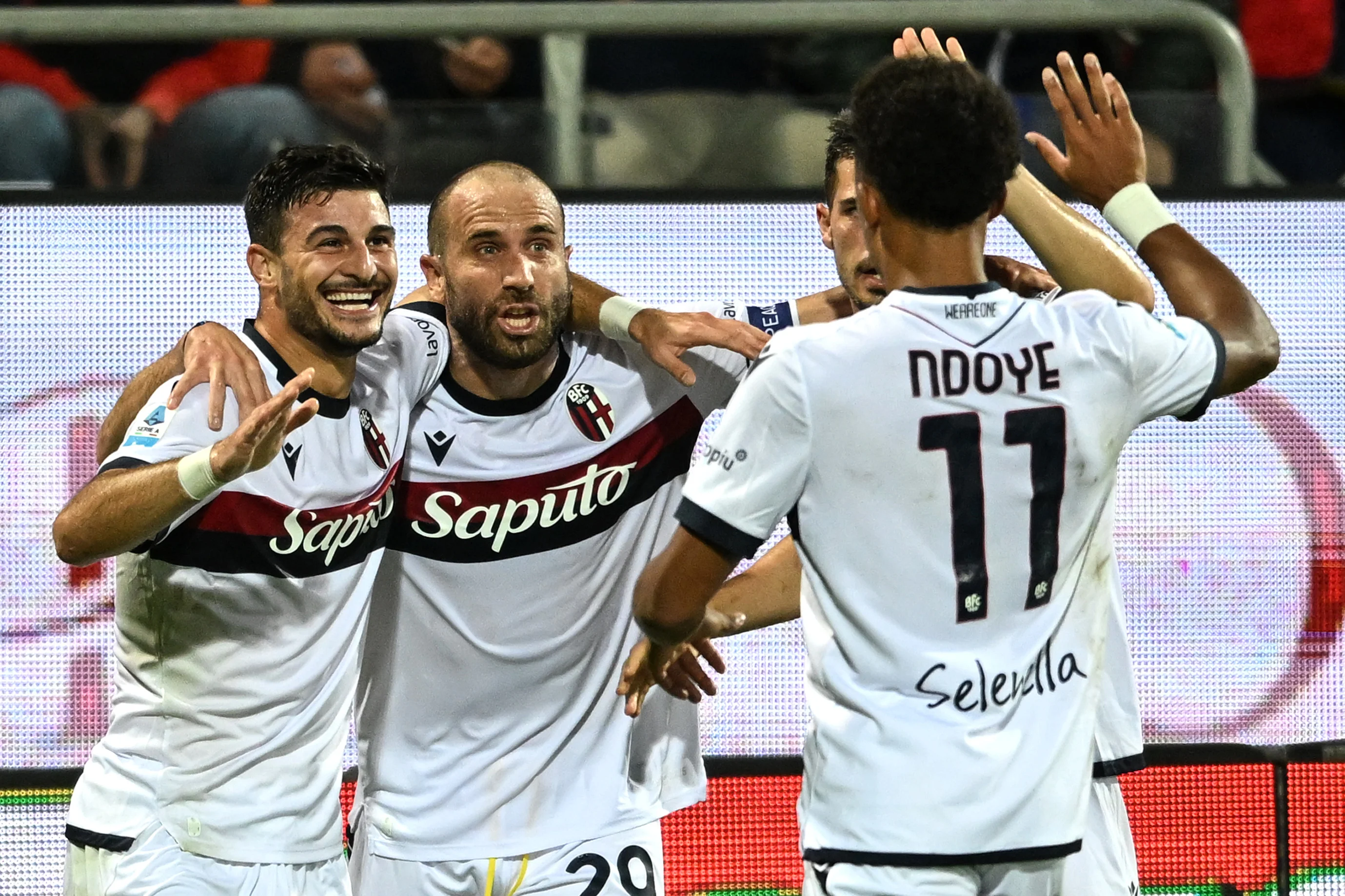 Рікардо Орсоліні (ліворуч) святкує гол у ворота Кальярі / Image Photo Agency/Getty Images