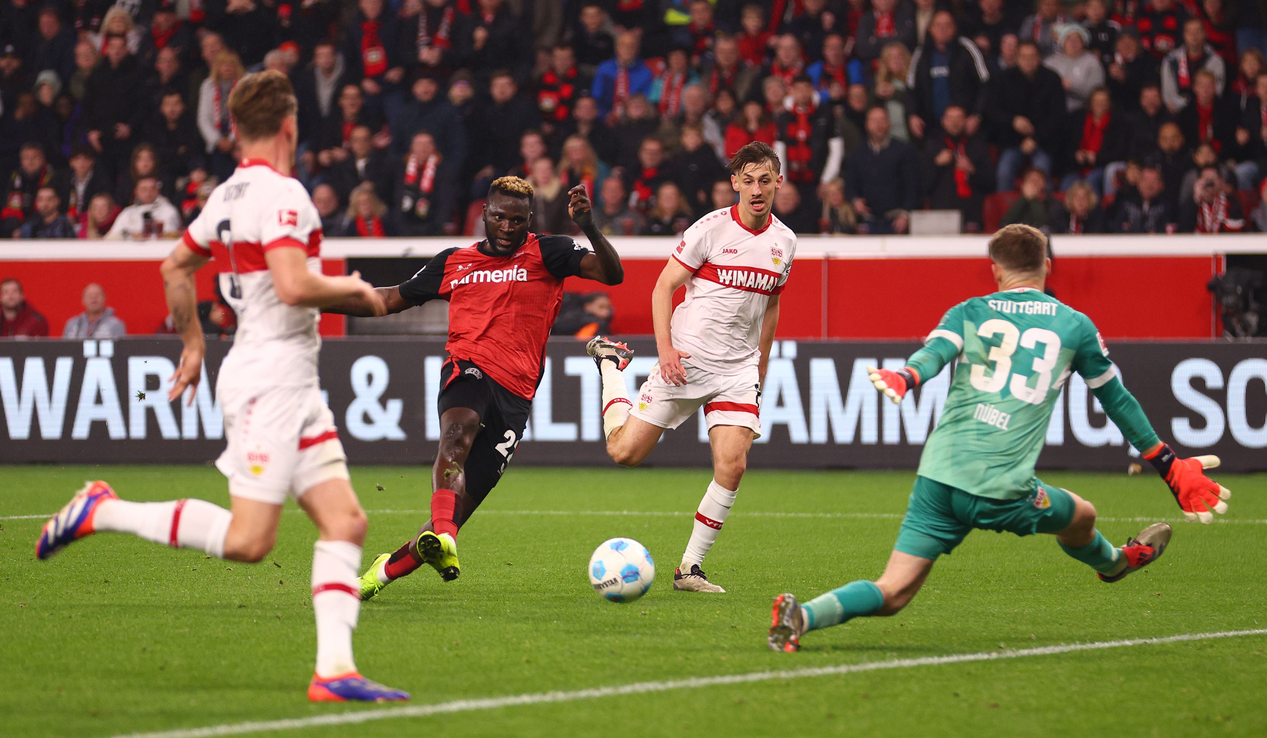 Байер – Штутгарт – 0:0 / Dean Mouhtaropoulos/Getty Images