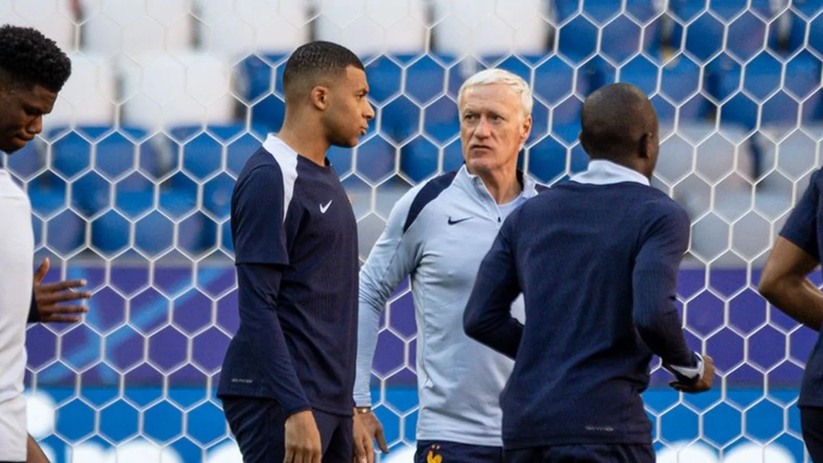 Дидье Дешам и Мбаппе / Pro Shots