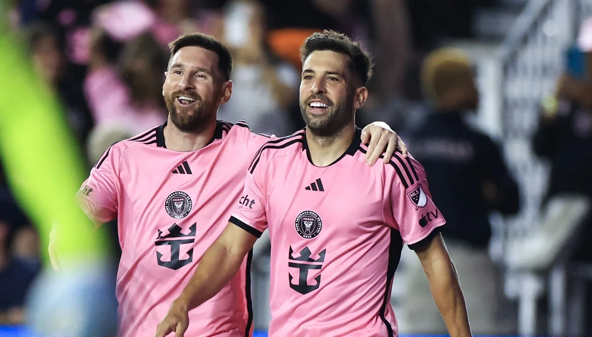 Лео Месси и Жорди Альба / фото: Carmen Mandato/Getty Images