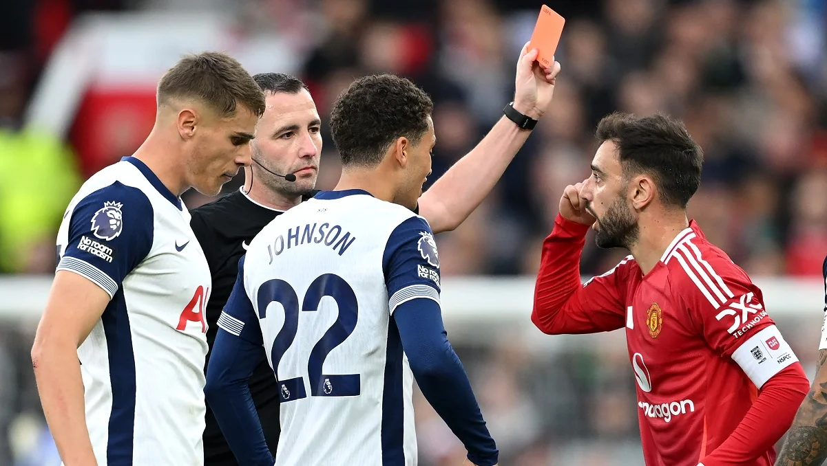 Кріс Кавана вилучає Бруну Фернандеша / Photo by Michael Regan/Getty Images)