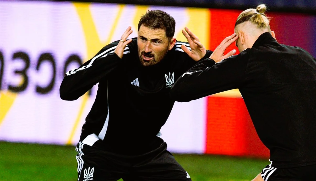 Калюжний і Таловєров на розминці / Фото УАФ