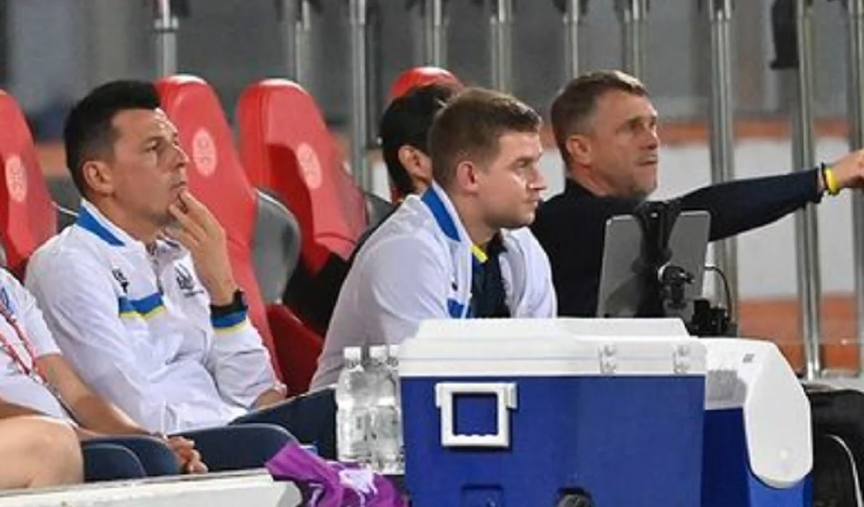 Рустам Худжамов (крайний слева) / Фото из соцсетей