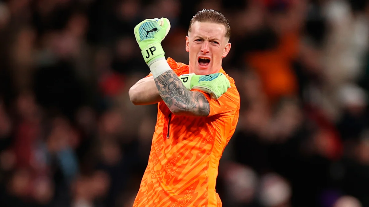 Джордан Пикфорд празднует победу в дерби с Ирландией / Ryan Pierse/Getty Images