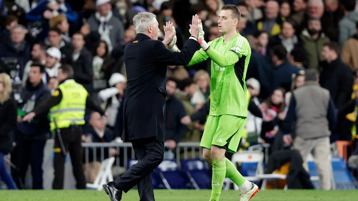 Андрей Лунин и Карло Анчелотти / Getty images