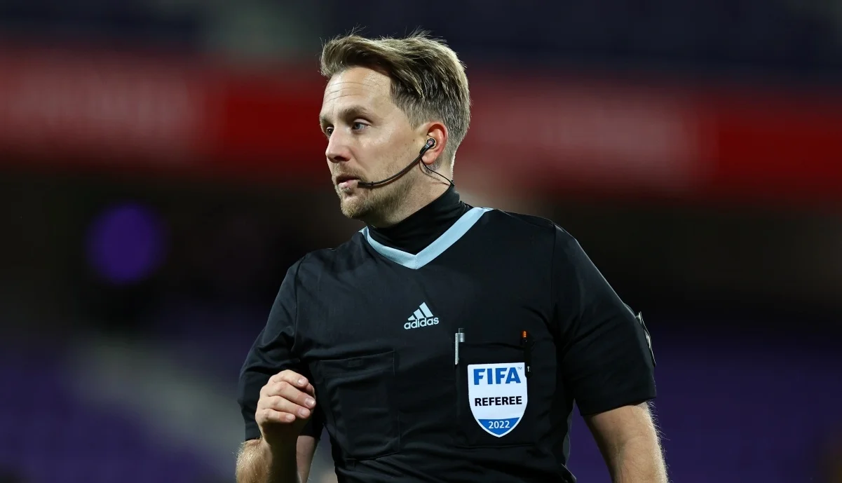 Юліан Вайнбергер арбітр / фото: Getty images