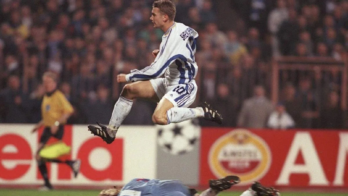 Андрей Шевченко в матче с Баварией / Getty Images