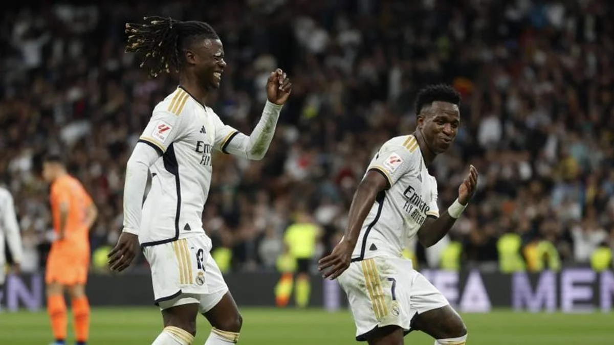 Едуардо Камавінга та Вінісіус / фото: EFE