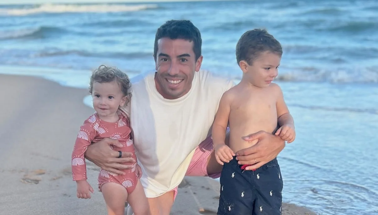 Карлос Де Пена з дітками / фото: соцмережі гравця