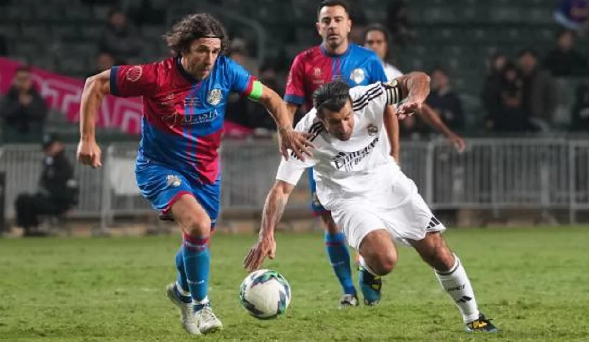 Легенды Барселоны – Легенды Реала – 5:2 / Фото LEUNG MAN HEI / EFE