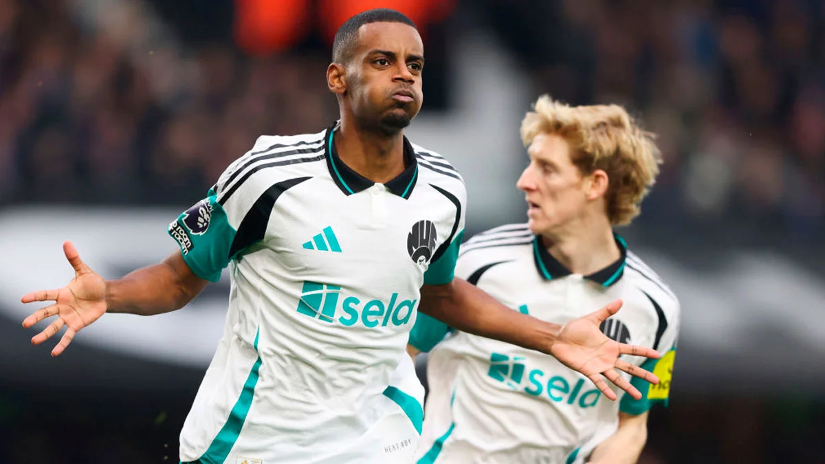 Александр Исак празднует хет-трик в ворота Ипсвича / Paul Harding/Getty Images