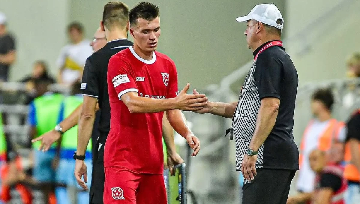 Фото к новости: Без Динамо и Шахтера – УПЛ назвала лучших игрока и тренера в декабре