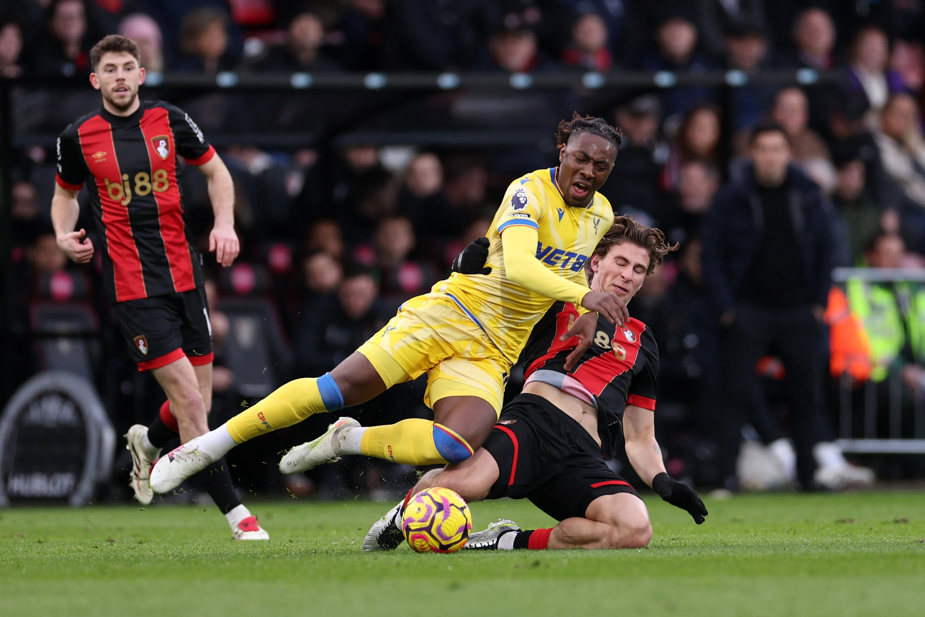 Ілля Забарний проти Еберечі Езе / Warren Little/Getty Images