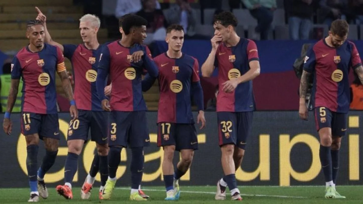 Дани Ольмо с одноклубниками / фото: официальный сайт Ла Лиги