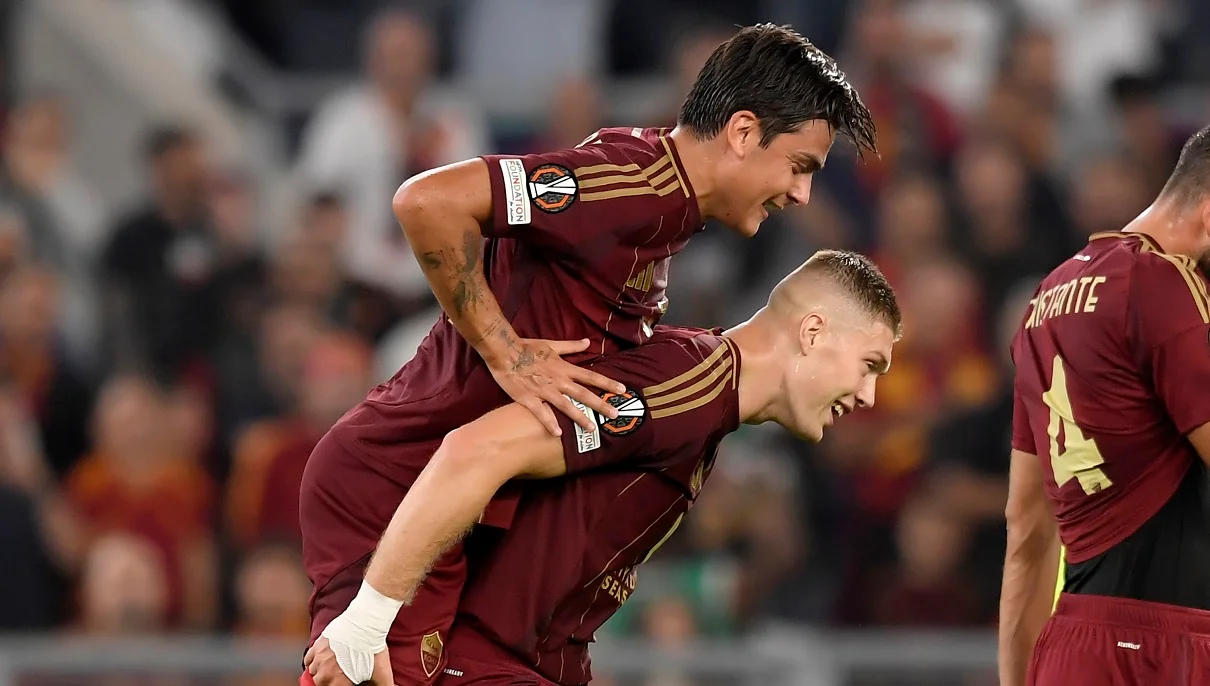 Дибала и Довбик / Photo by Antonietta Baldassarre/Insidefoto/LightRocket via Getty Images