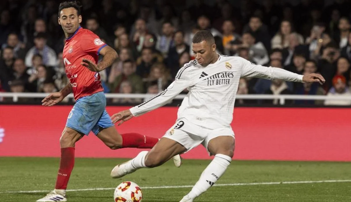 Омар Пердомо та Мбаппе / фото: EFE/Marcial Guillén