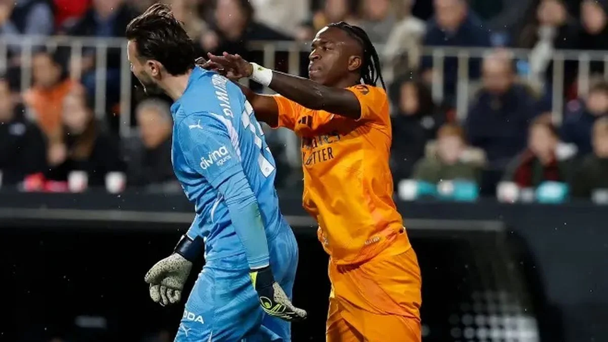 Вінісіус Жуніор / Marca