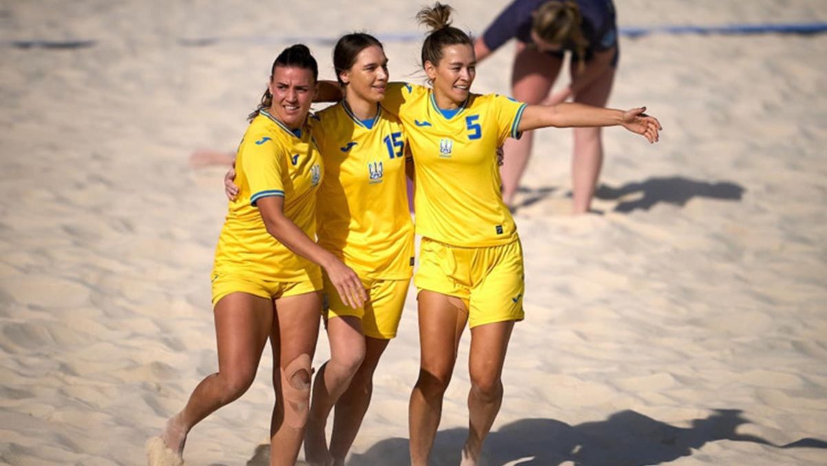 Женская сборная Украины по пляжному футболу / фото: beachsoccer.com