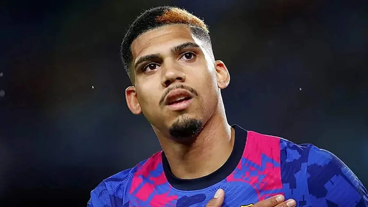 Рональд Араухо / фото: Alejandro García / EFE