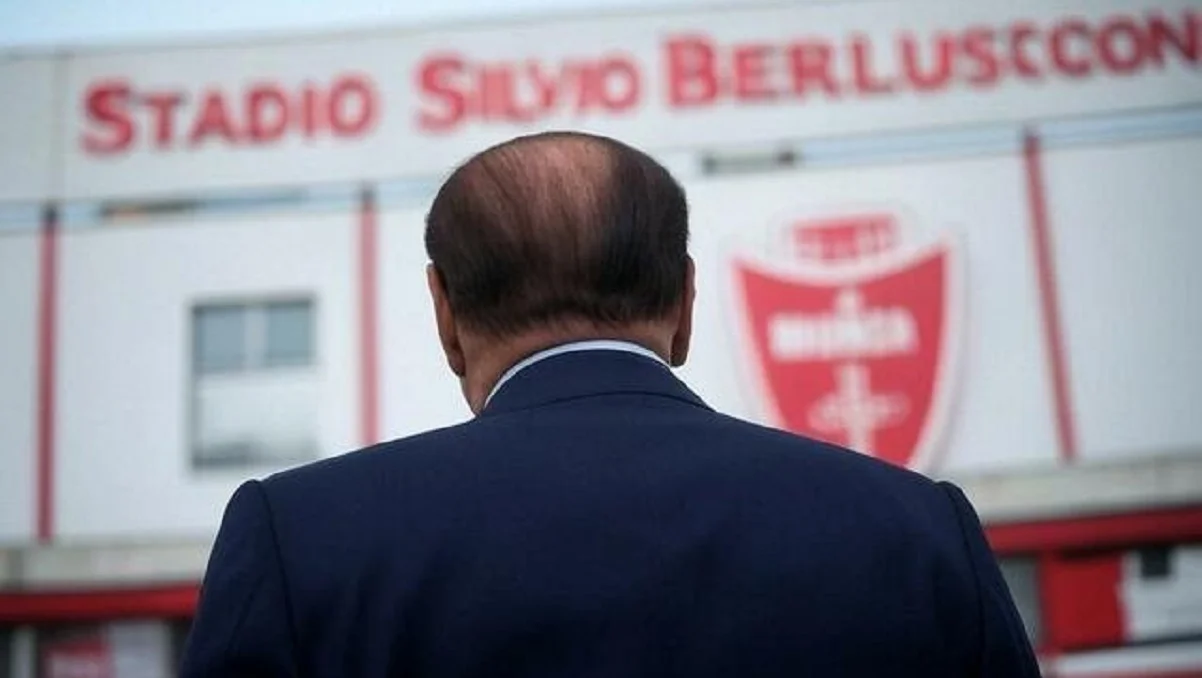 Фото к новости: Помешали политические принципы: в Италии отказались назвать стадион в честь Берлускони, который хвастался дружбой с Путиным
