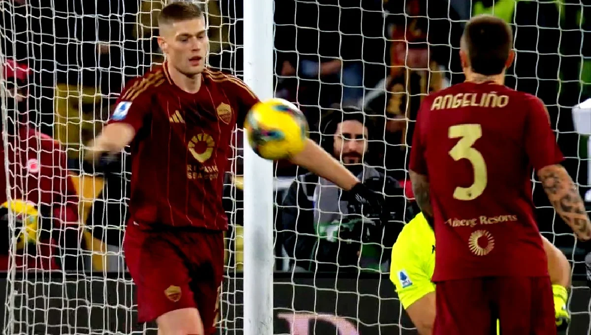 Артем Довбик (ліворуч) / Стоп-кадр з відео